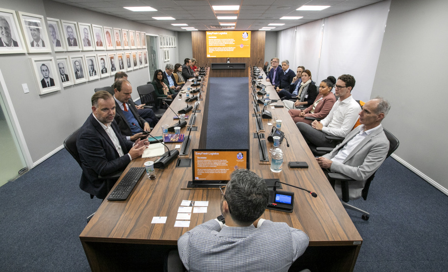 Porto de Paranaguá recebe delegações internacionais