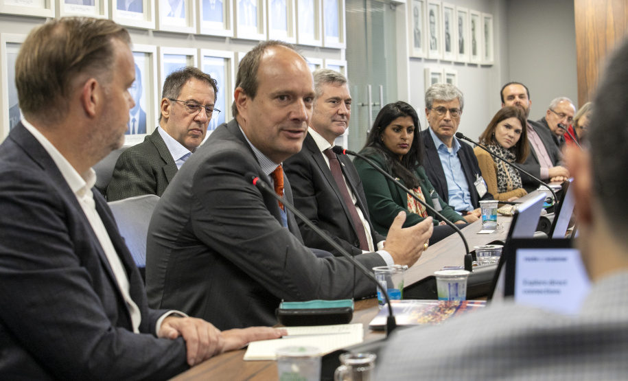 Porto de Paranaguá recebe delegações internacionais