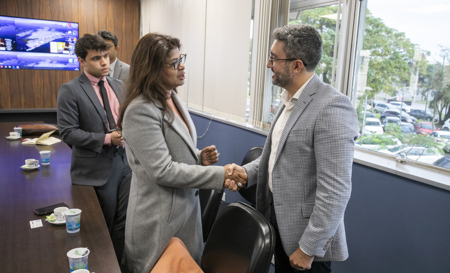 Porto de Paranaguá recebe delegações internacionais