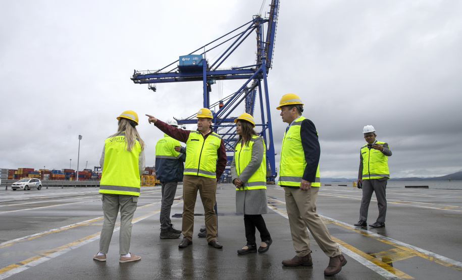 Porto de Paranaguá recebe delegações internacionais