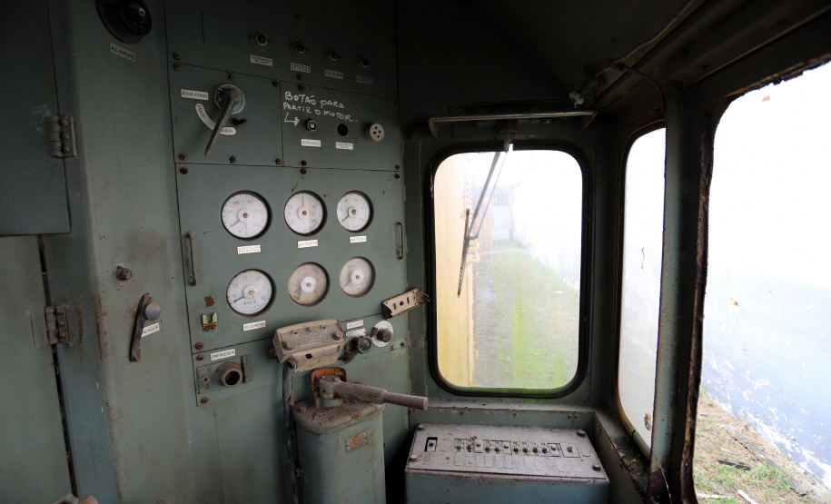 Locomotivas deixam a Portos do Paraná para serem restauradas e preservadas
