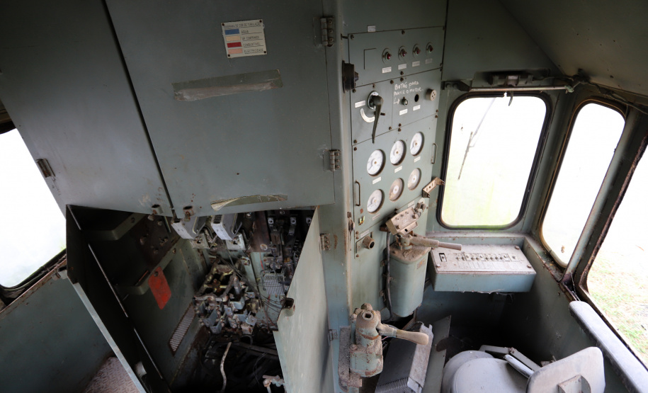 Locomotivas deixam a Portos do Paraná para serem restauradas e preservadas