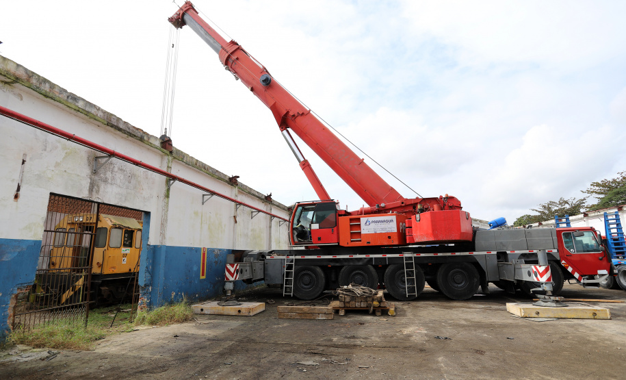Locomotivas deixam a Portos do Paraná para serem restauradas e preservadas