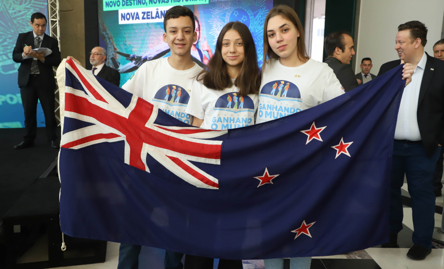 Emocionados, alunos paranaenses querem levar até cuia de chimarrão para a Nova Zelândia
