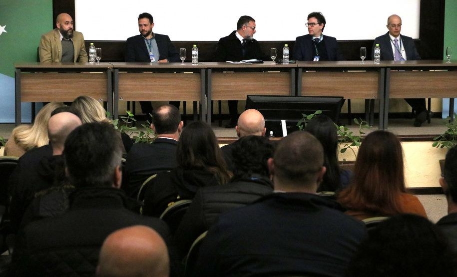 O secretário da Segurança Pública, Wagner Mesquita de Oliveira, o diretor geral da Polícia Centífica e demais autoridades durante aula inaugural do curso para policiais científicos. Curitiba, 21/06/2022 Foto: Ricardo Almeida/SESP