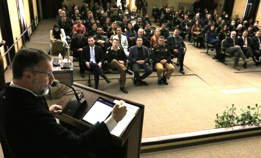 O secretário da Segurança Pública, Wagner Mesquita de Oliveira, o diretor geral da Polícia Centífica e demais autoridades durante aula inaugural do curso para policiais científicos. Curitiba, 21/06/2022 Foto: Ricardo Almeida/SESP