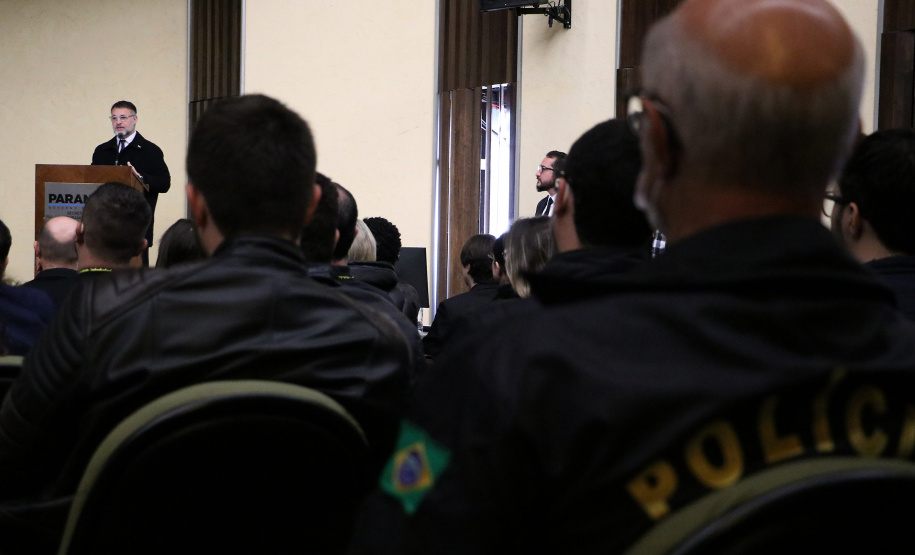 O secretário da Segurança Pública, Wagner Mesquita de Oliveira, o diretor geral da Polícia Centífica e demais autoridades durante aula inaugural do curso para policiais científicos. Curitiba, 21/06/2022 Foto: Ricardo Almeida/SESP