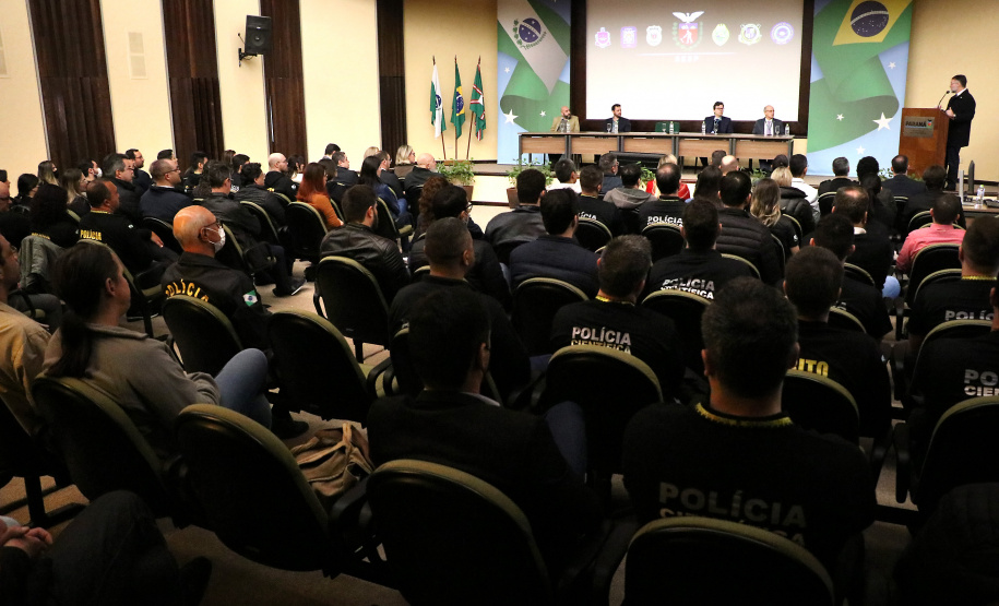 O secretário da Segurança Pública, Wagner Mesquita de Oliveira, o diretor geral da Polícia Centífica e demais autoridades durante aula inaugural do curso para policiais científicos. Curitiba, 21/06/2022 Foto: Ricardo Almeida/SESP