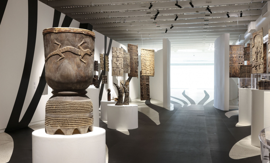 MON promove visita mediada, oficina e videoconferência da exposição de arte africana