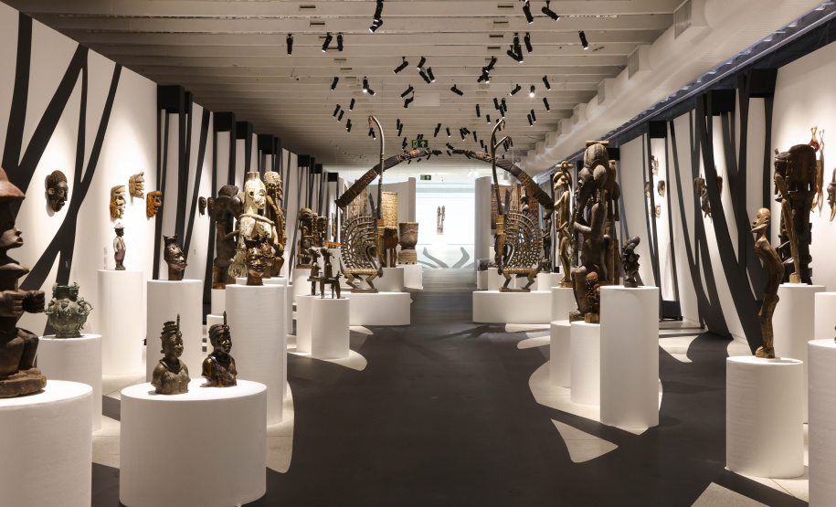 MON promove visita mediada, oficina e videoconferência da exposição de arte africana