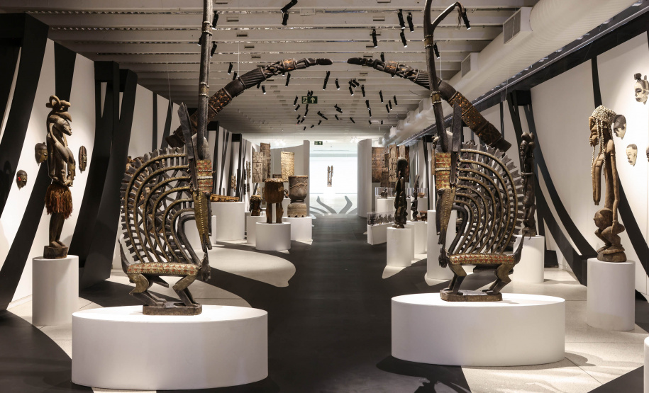 MON promove visita mediada, oficina e videoconferência da exposição de arte africana