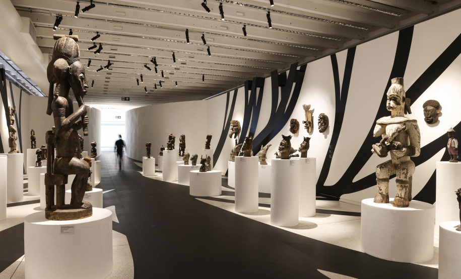 MON promove visita mediada, oficina e videoconferência da exposição de arte africana