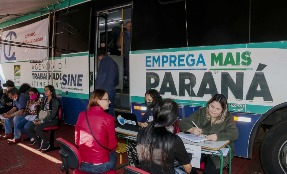 Emprega Mais Paraná faz mutirões especiais em Curitiba e Região Metropolitana