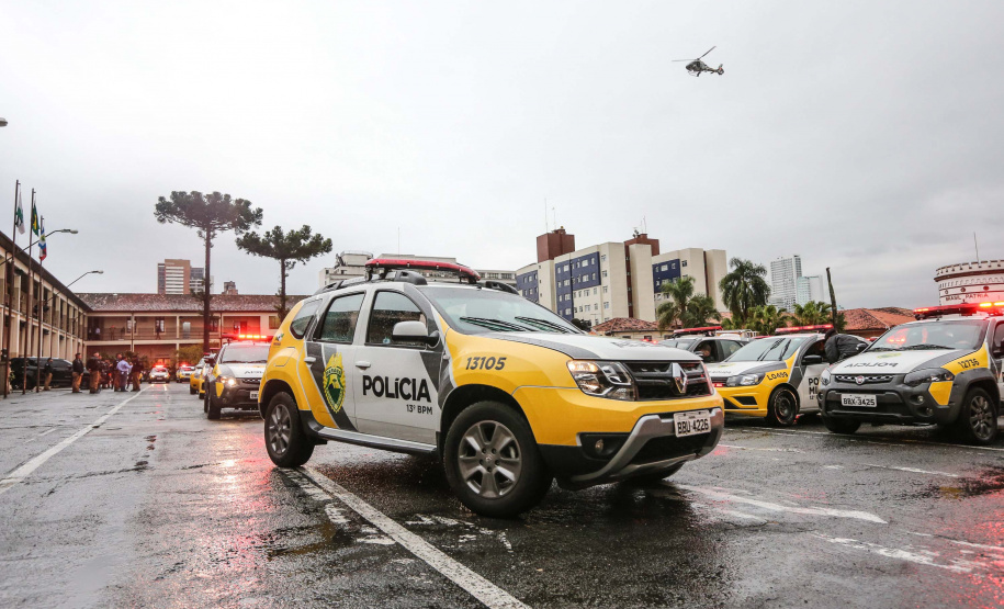 Polícia Militar fiscaliza bares e restaurantes de Curitiba durante Operação Garantia