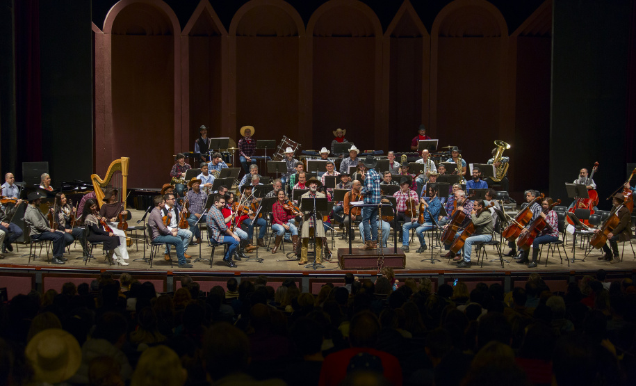 OSP leva “Clássicos Sertanejos” em versões orquestradas ao gramado do MON neste domingo