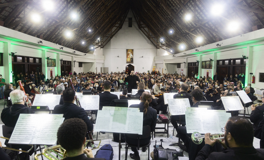 Orquestra Sinfônica do Paraná fez duas apresentações em Matinhos na quinta-feira