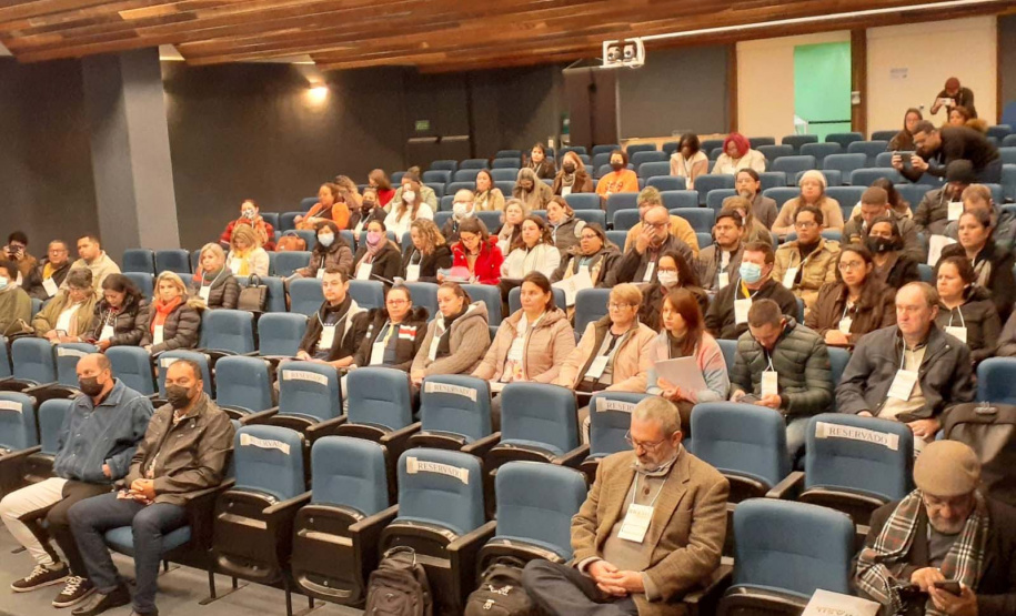 Evento reúne povos plurais e é mais uma iniciativa do Poder Público de acolhimento a quem escolhe o Paraná para se abrigar.