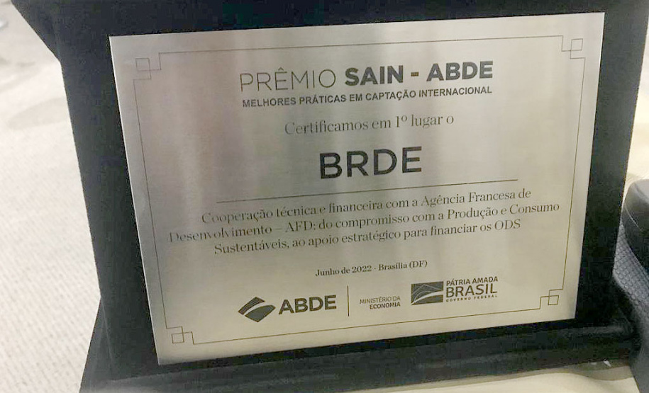 Parceria do BRDE com Agência Francesa de Desenvolvimento conquista Prêmio SAIN-ABDE