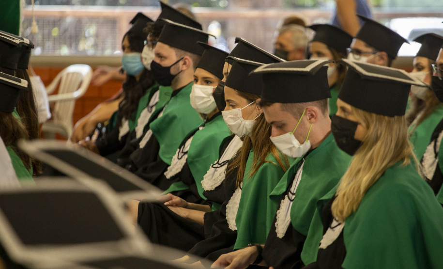 UEM adota medidas de enfrentamento à Covid-19 nas colações de grau