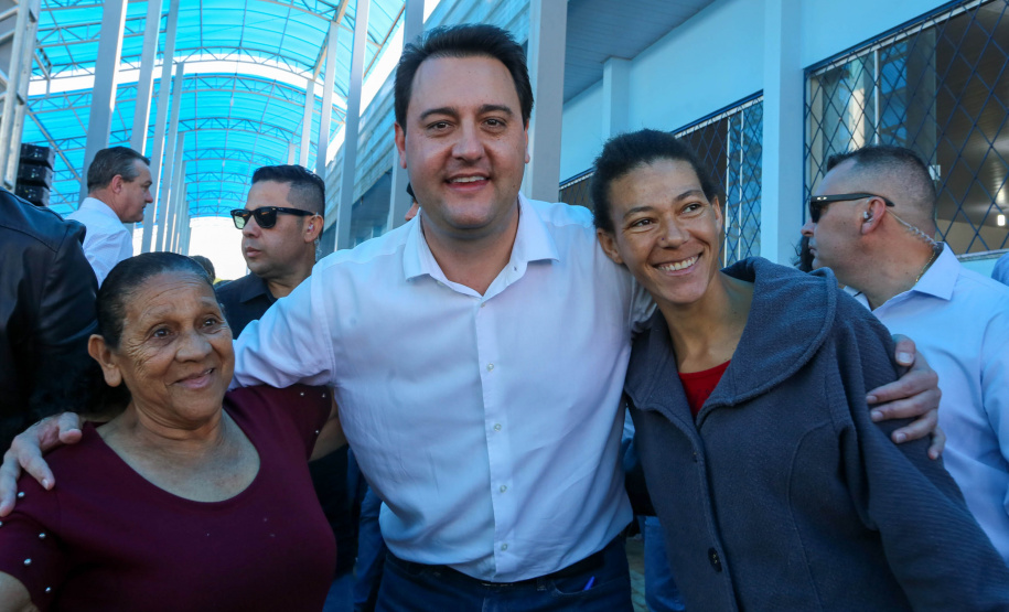 Governador regulariza casa de 231 famílias e libera R$ 7,2 milhões em recursos em Santa Tereza do Oeste