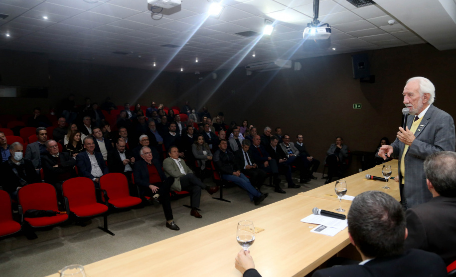 Governador em exercício Darci Piana no Sinduscon-PR