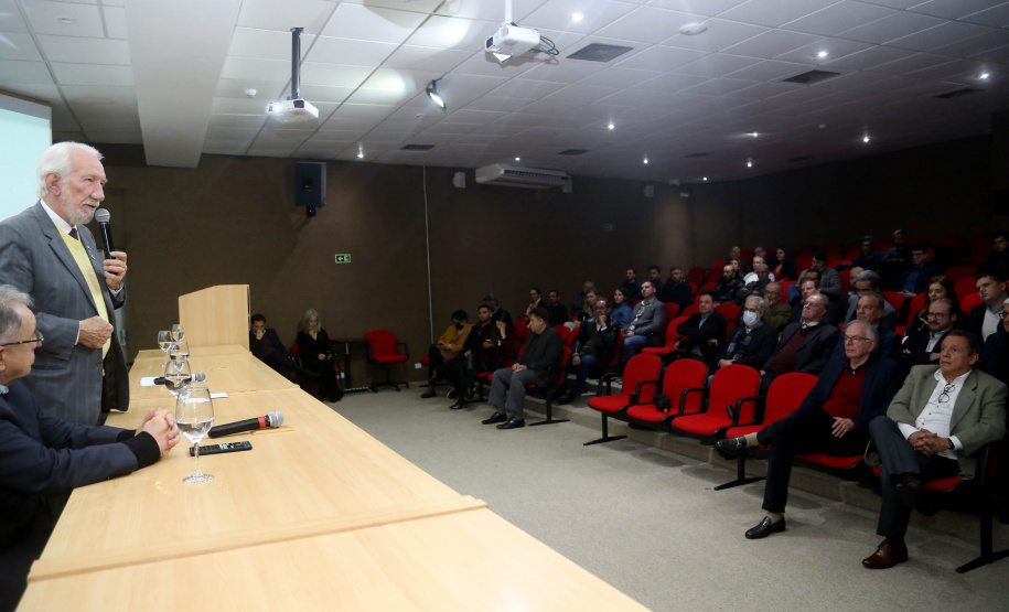 Governador em exercício Darci Piana no Sinduscon-PR