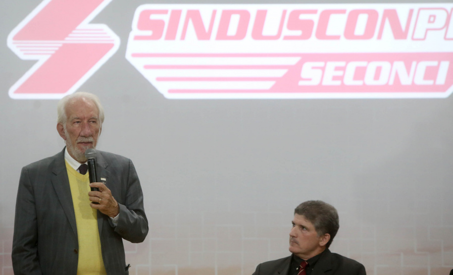 Governador em exercício Darci Piana no Sinduscon-PR