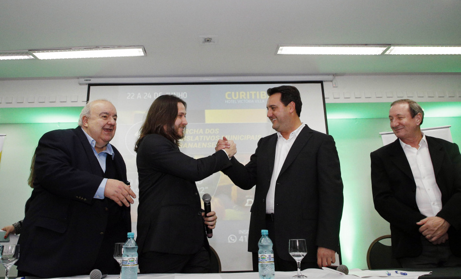 Em evento com vereadores, governador destaca união e diálogo em prol do Paraná