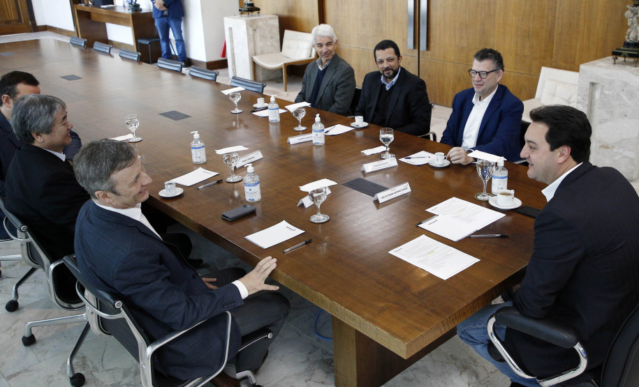 Governador Carlos Massa Ratinho Junior, recebeu representantes da empresa Volvo, que anunciaram investimentos de R$ 881 milhões na fabrica de Curitiba -