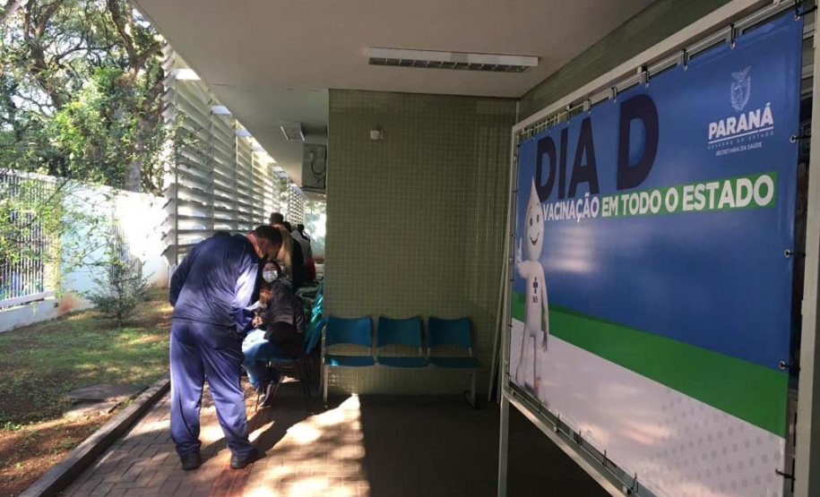 Dia D de Vacinação ajuda paranaenses a atualizar proteção nos 399 municípios -