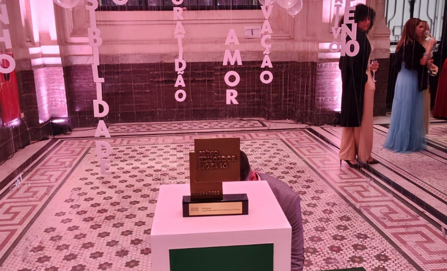 Professores finalistas do Prêmio Educador Nota 10 participam de premiação em São Paulo