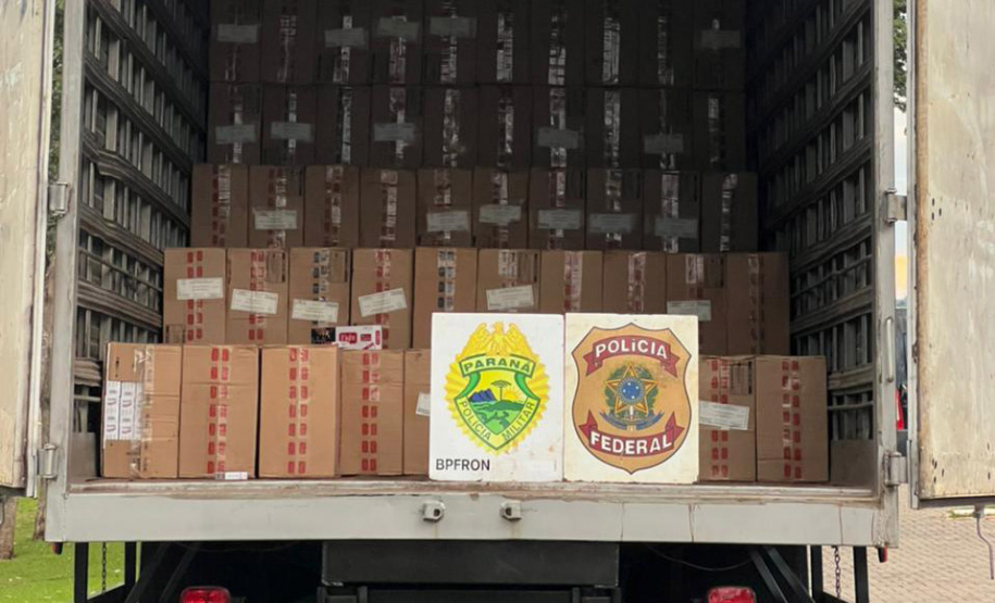 BPFron e PF apreendem cigarros contrabandeados e embarcação em Marechal Cândido Rondon