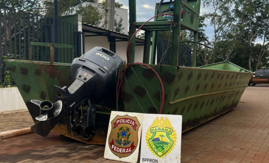 BPFron e PF apreendem cigarros contrabandeados e embarcação em Marechal Cândido Rondon