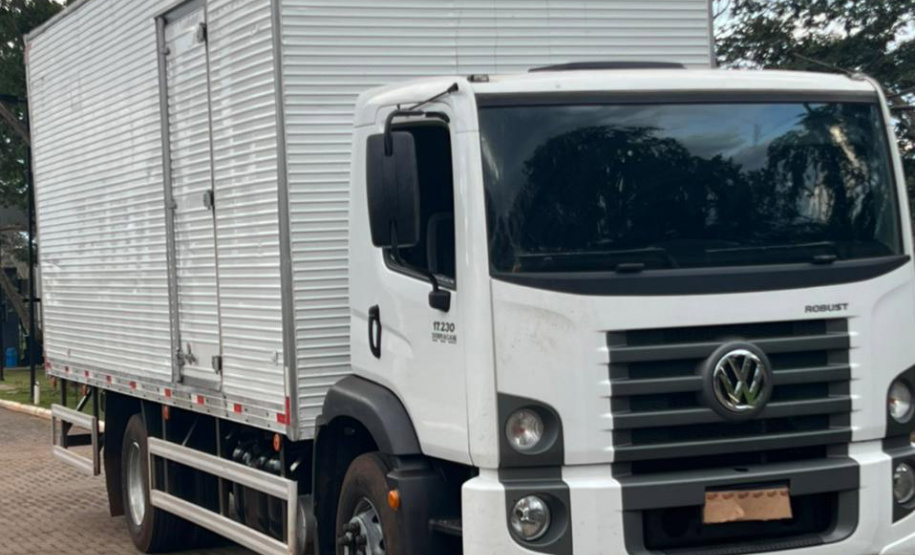 BPFron e PF apreendem cigarros contrabandeados e embarcação em Marechal Cândido Rondon