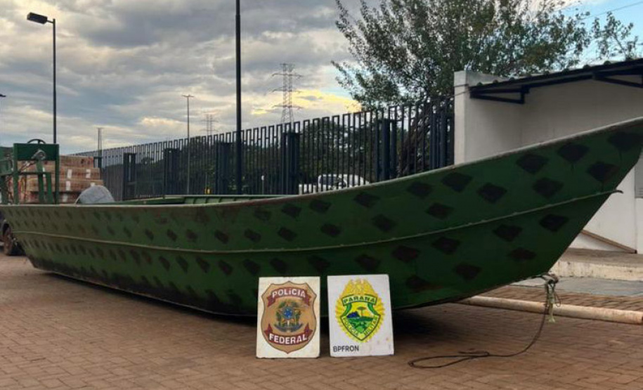 BPFron e PF apreendem cigarros contrabandeados e embarcação em Marechal Cândido Rondon
