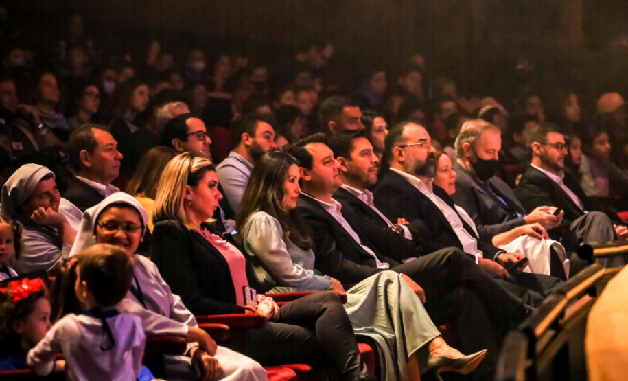 O programa Criança no Teatro foi lançado nesta quarta-feira (22) pelo governador Carlos Massa Ratinho Junior para uma plateia de cerca de 1,2 mil estudantes de escolas públicas de Curitiba e Região Metropolitana.