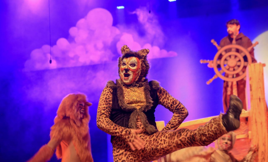 O programa Criança no Teatro foi lançado nesta quarta-feira (22) pelo governador Carlos Massa Ratinho Junior para uma plateia de cerca de 1,2 mil estudantes de escolas públicas de Curitiba e Região Metropolitana.