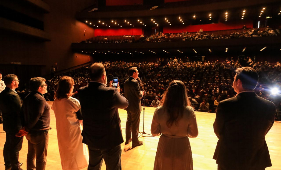 O programa Criança no Teatro foi lançado nesta quarta-feira (22) pelo governador Carlos Massa Ratinho Junior para uma plateia de cerca de 1,2 mil estudantes de escolas públicas de Curitiba e Região Metropolitana.