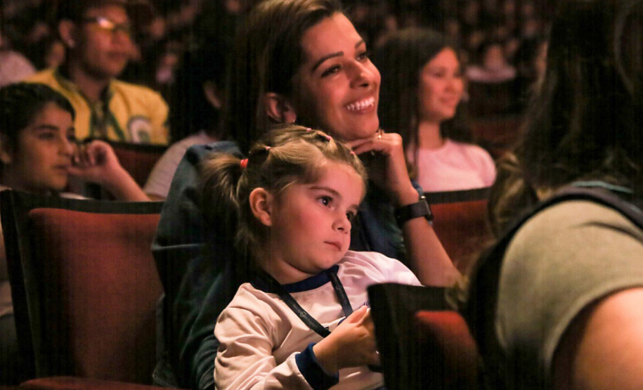 O programa Criança no Teatro foi lançado nesta quarta-feira (22) pelo governador Carlos Massa Ratinho Junior para uma plateia de cerca de 1,2 mil estudantes de escolas públicas de Curitiba e Região Metropolitana.
