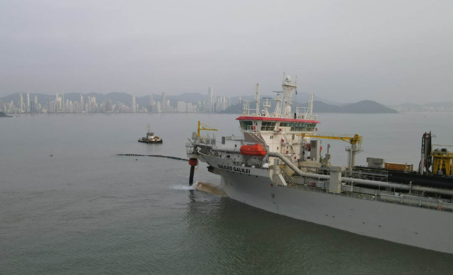 BRASIL – ATERRO HIDRÁULICO PARA ALARGAMENTO   DA PRAIA CENTRAL - BALNEÁRIO CAMBORIÚ/SC (CREDITO: JAN DE NUL DO BRASIL DRAGAGEM LTDA)