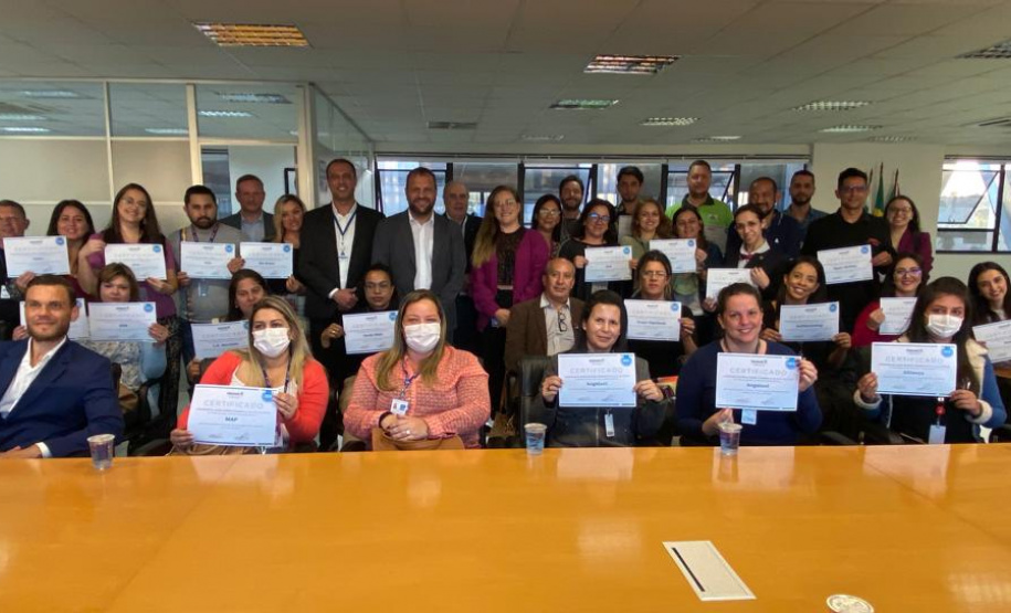 Empresas que participaram dos mutirões de emprego em Curitiba recebem o certificado “Empresa Amigo do Trabalhador