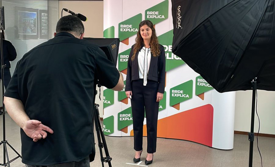 Programa BRDE EXPLICA mostra colaboradores do banco como fontes de referência no setor