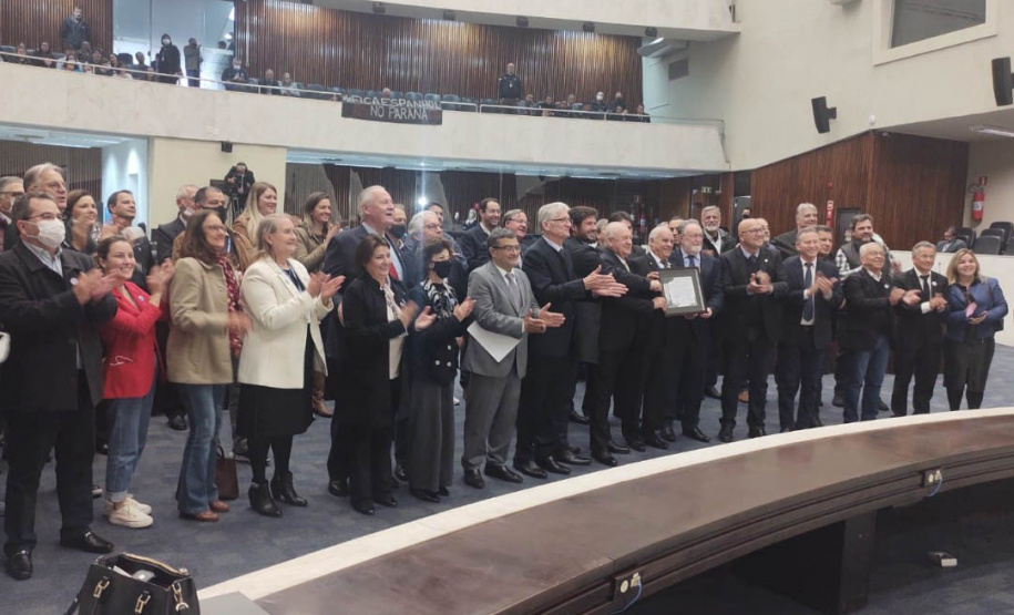 Deputados fazem homenagem ao trabalho de pesquisa e inovação do IDR-Paraná