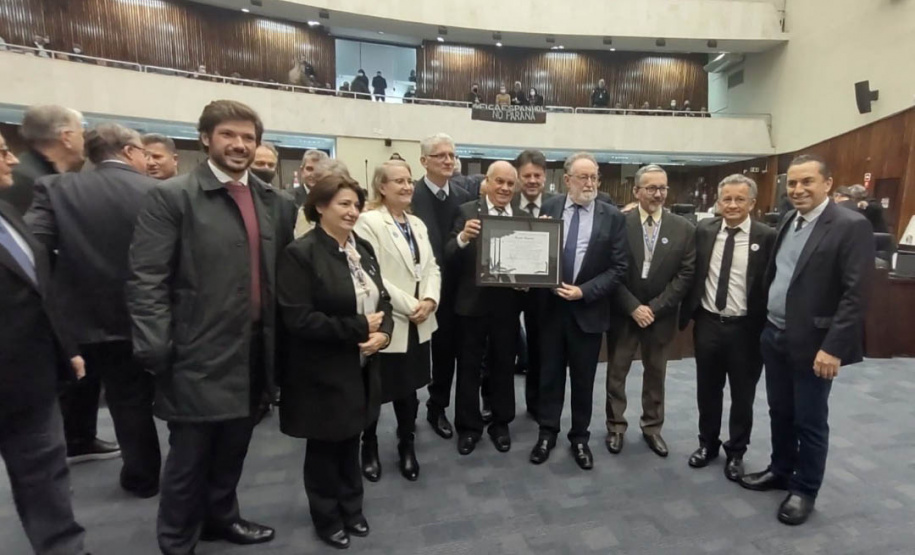 Deputados fazem homenagem ao trabalho de pesquisa e inovação do IDR-Paraná