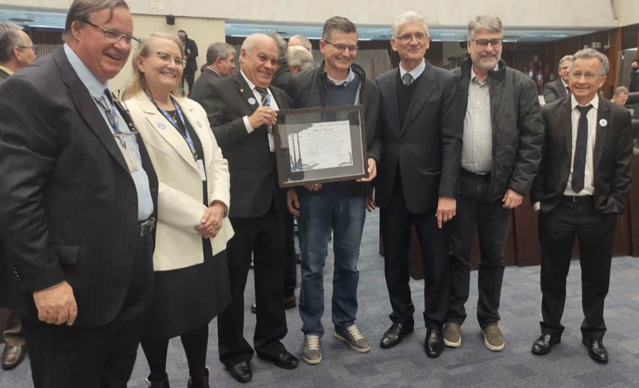Deputados fazem homenagem ao trabalho de pesquisa e inovação do IDR-Paraná