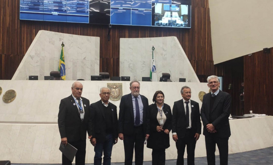 Deputados fazem homenagem ao trabalho de pesquisa e inovação do IDR-Paraná