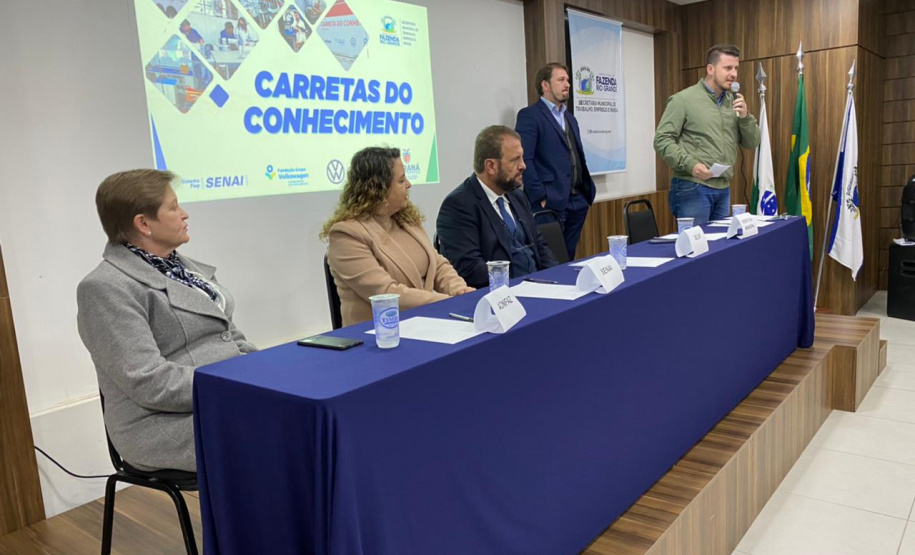 Turma da Carreta do Conhecimento de Automação Industrial se forma em Fazenda Rio Grande