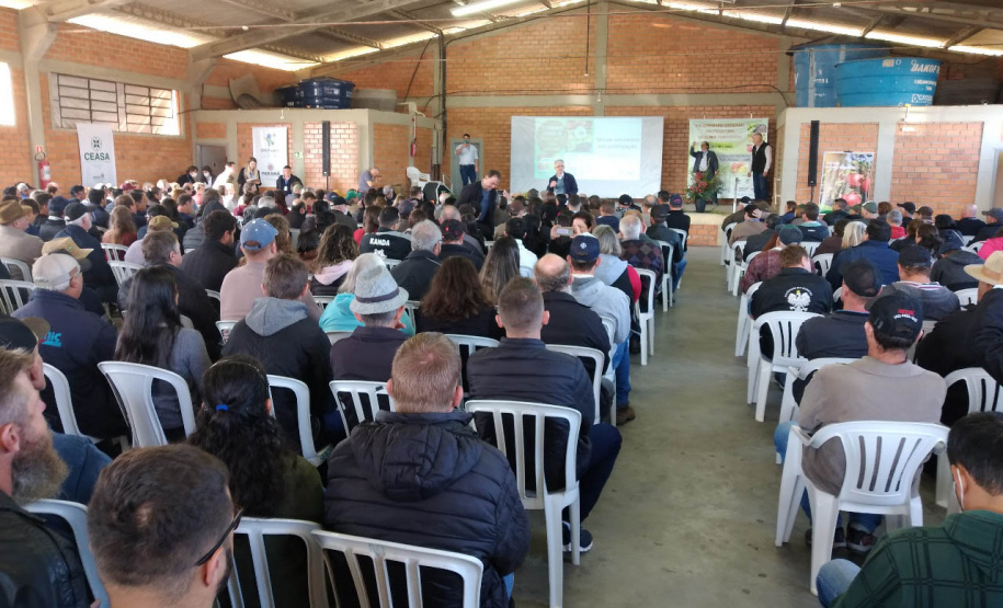 Seminário sobre fruticultura reúne 500 produtores na Lapa