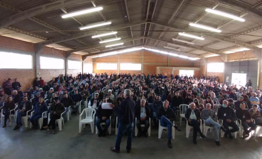 Seminário sobre fruticultura reúne 500 produtores na Lapa
