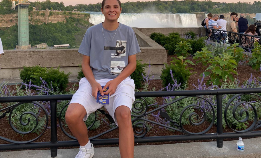 Alunos da 1ª edição do Ganhando o Mundo voltam do Canadá